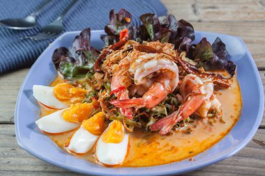 Yakın bezelye ve karides salatası