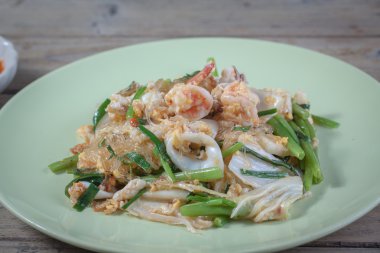 İçinde Suki suyu deniz ürünleri olmadan