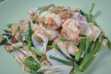 İçinde Suki suyu deniz ürünleri olmadan