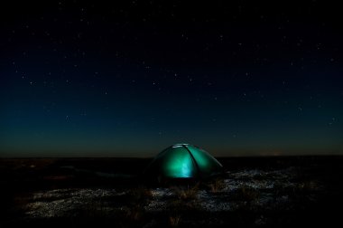 Kamp çadır. Gece manzarası.