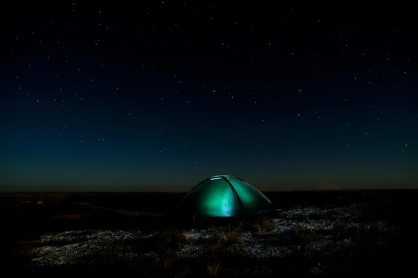 Camping tent. Nacht landschap. — Stockfoto