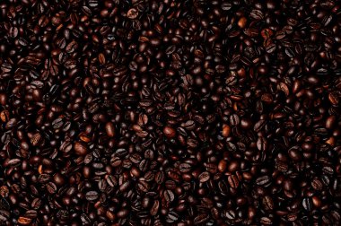  kavrulmuş kahve taneleri.