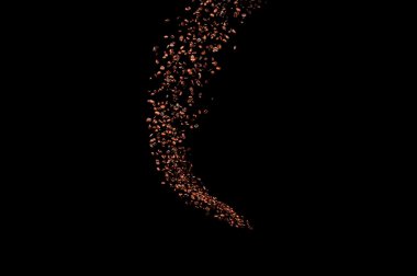 Siyah arka planda izole kahve çekirdekleri uçuşuyor. Kavrulmuş kahve taneleri patladı..