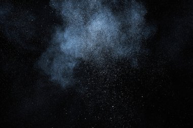 Soyut beyaz toz patlama.