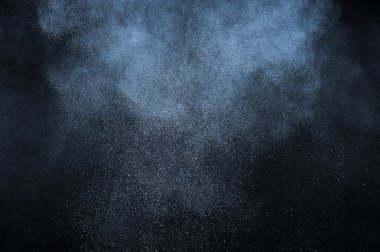 Soyut beyaz toz patlama.