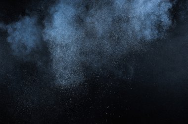 Soyut beyaz toz patlama.