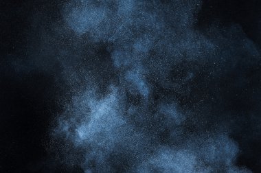 Soyut beyaz toz patlama.