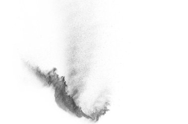 Siyah parçacıklar beyaz zemin üzerinde izole edildi. Soyut toz tabakası dokusu.