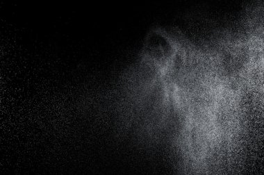 Siyah arkaplanda soyut su sıçramaları