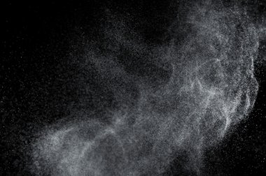 Siyah arkaplanda soyut su sıçramaları