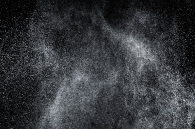 Siyah arkaplanda soyut su sıçramaları