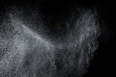 Siyah arkaplanda soyut su sıçramaları