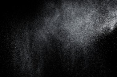 Siyah arkaplanda soyut su sıçramaları