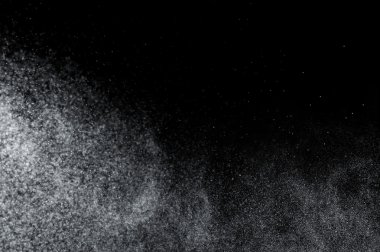 Siyah arkaplanda soyut su sıçramaları