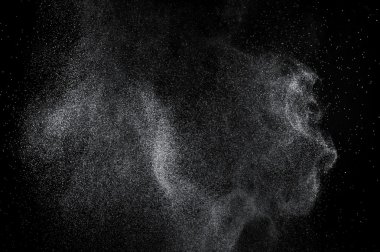 Siyah arkaplanda soyut su sıçramaları