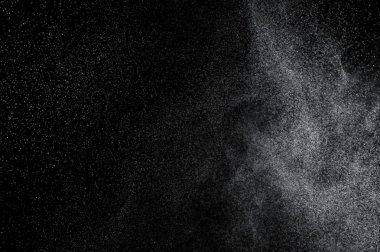 Siyah arkaplanda soyut su sıçramaları