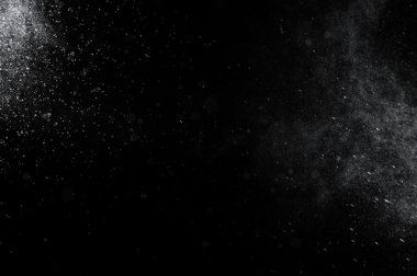 Siyah arkaplanda soyut su sıçramaları