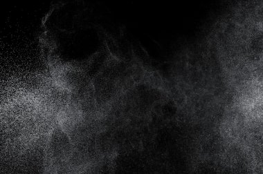 Siyah arkaplanda soyut su sıçramaları