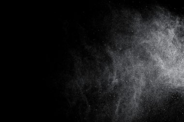 Siyah arkaplanda soyut su sıçramaları