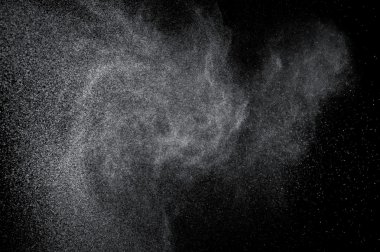 Siyah arkaplanda soyut su sıçramaları