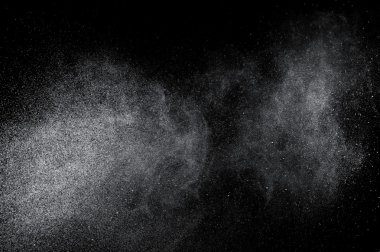 Siyah arkaplanda soyut su sıçramaları