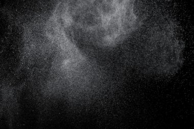 Siyah arkaplanda soyut su sıçramaları