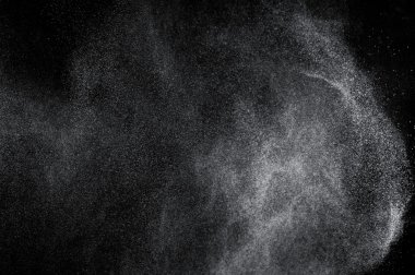 Siyah arkaplanda soyut su sıçramaları