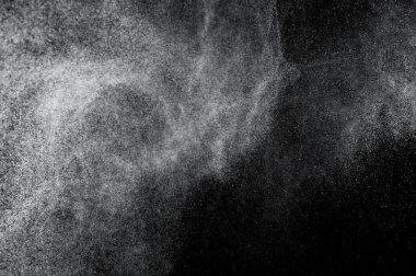 Siyah arkaplanda soyut su sıçramaları