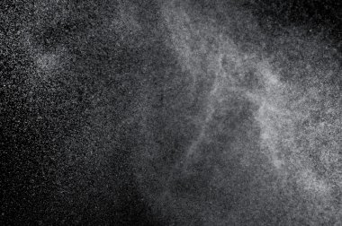 Siyah arkaplanda soyut su sıçramaları