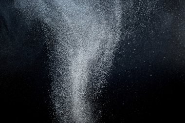 Soyut beyaz toz patlama 