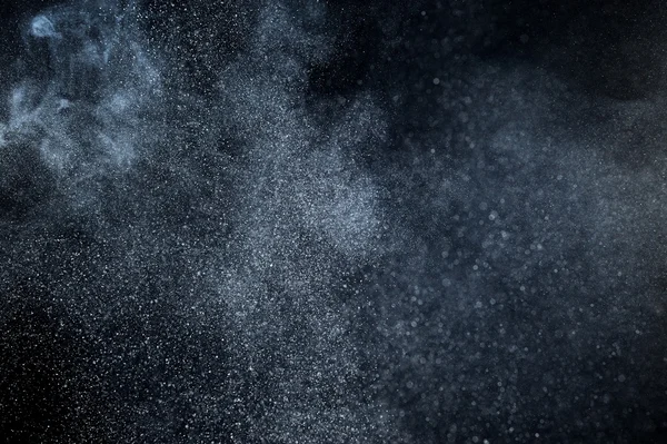 Αφηρημένη Έκρηξη Λευκής Σκόνης Μαύρο Φόντο — Φωτογραφία Αρχείου