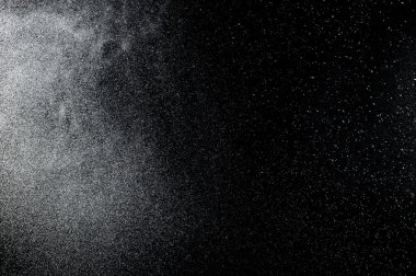 Siyah arkaplanda soyut su sıçramaları