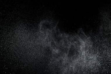 Siyah arkaplanda soyut su sıçramaları