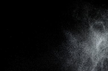 Siyah arkaplanda soyut su sıçramaları