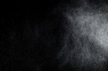 Siyah arkaplanda soyut su sıçramaları