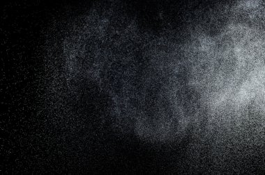 Siyah arkaplanda soyut su sıçramaları