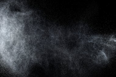 Siyah arkaplanda soyut su sıçramaları