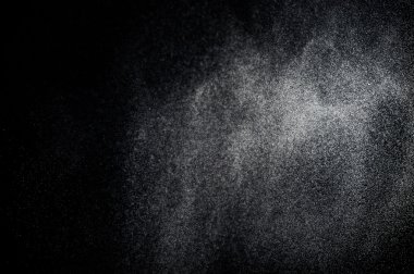 Siyah arkaplanda soyut su sıçramaları