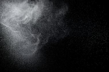 Siyah arkaplanda soyut su sıçramaları