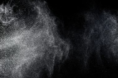 Siyah arkaplanda soyut su sıçramaları