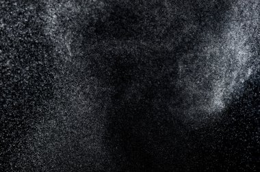 Siyah arkaplanda soyut su sıçramaları