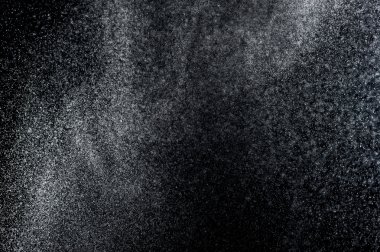 Siyah arkaplanda soyut su sıçramaları