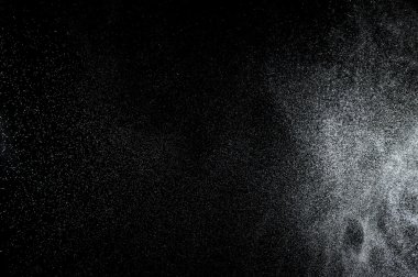 Siyah arkaplanda soyut su sıçramaları