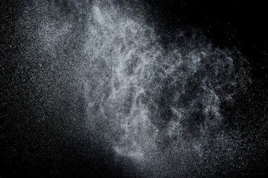 Siyah arkaplanda soyut su sıçramaları