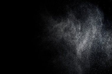 Siyah arkaplanda soyut su sıçramaları