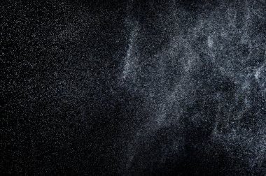 Siyah arkaplanda soyut su sıçramaları