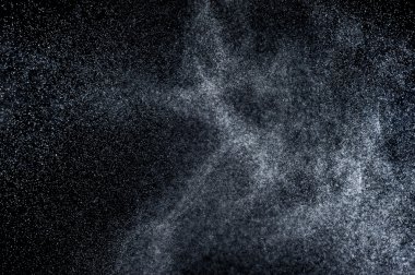 Siyah arkaplanda soyut su sıçramaları