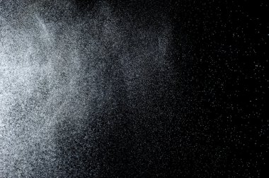 Siyah arkaplanda soyut su sıçramaları