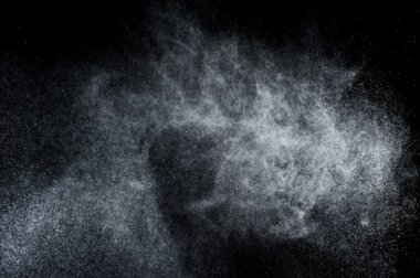 Siyah arkaplanda soyut su sıçramaları