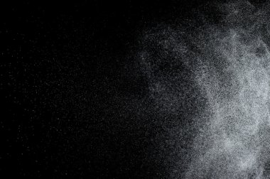 Siyah arkaplanda soyut su sıçramaları